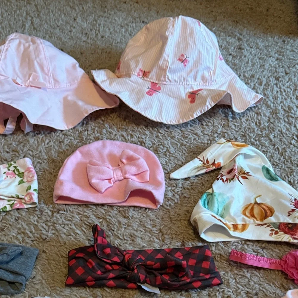 Newborn Assorted Hats And Headbands 16 Headbands 4 Hats (2 Hats For 9 Months)